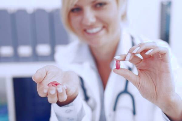 عوارض مصرف خودسرانه آنتی بیوتیک تجویز آنتی بیوتیک