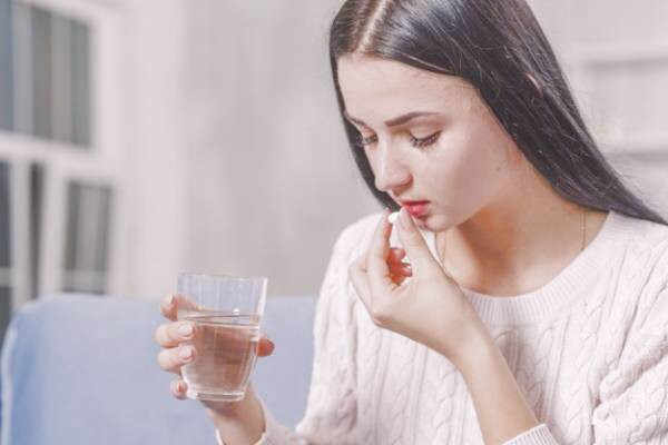 مصرف خودسرانه آنتی بیوتیک ممنوع خود درمانی با آنتی بیوتیک