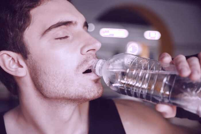 مصرف مایعات برای درمان اسهال آشامیدن