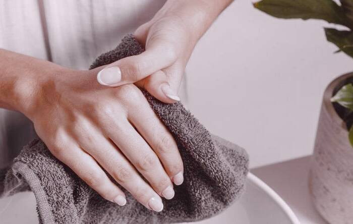 خشک کردن دست