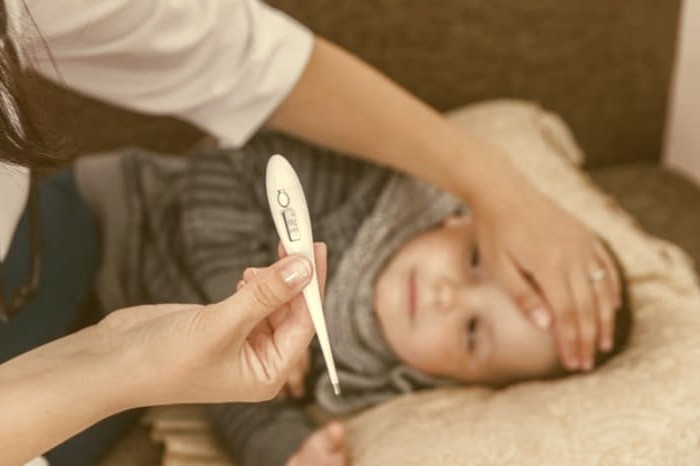 کودک تب دار