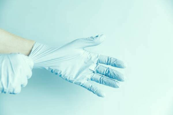 پوشیدن دستکش