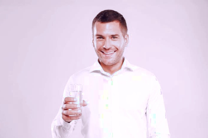 نوشیدن آب کافی