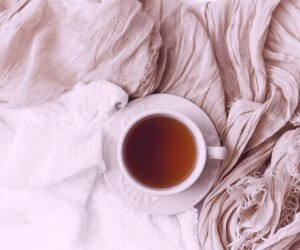به این دلیل اضافه کردن شیر به چای مناسب نیست