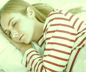 بررسی علل و راه حل های مشکل صحبت کردن در خواب