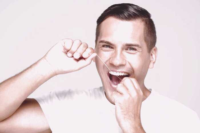 نحوه نخ دندان کشیدن