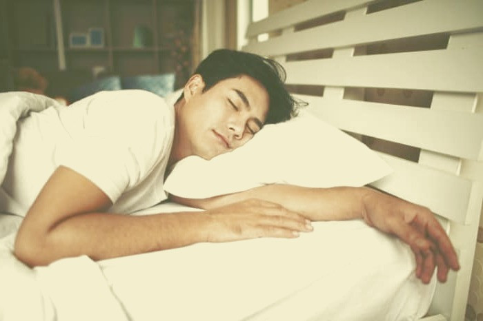 خوابیدن روی شکم