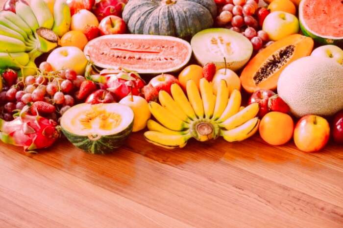 خوردن میوه های تازه