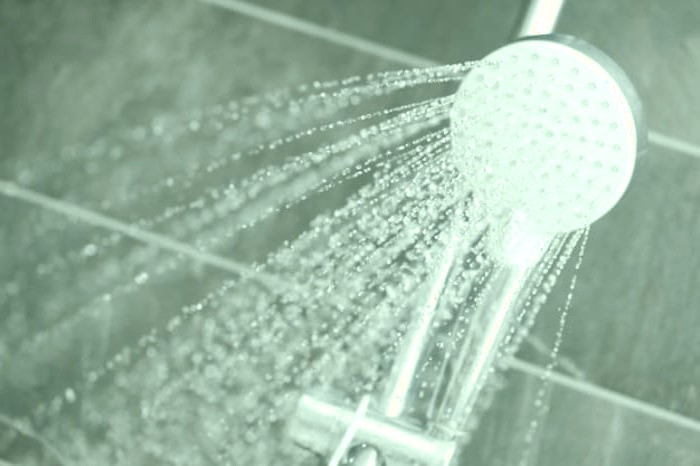 دوش گرفتن با آب سرد