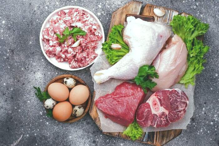 برای جلوگیری از ریزش مو مواد غذایی سرشار از آهن مصرف کنید