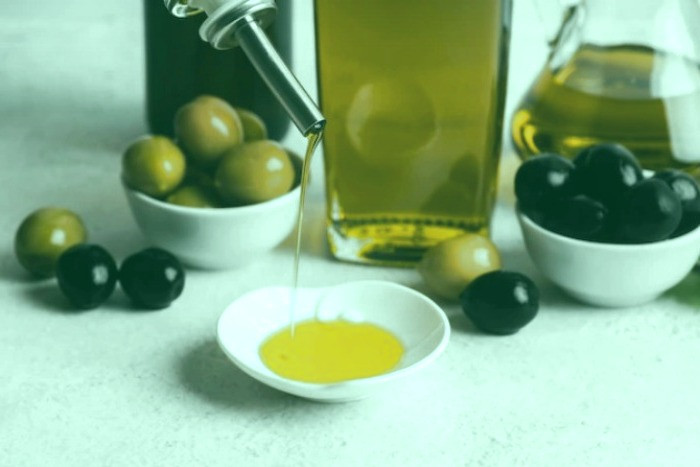 روغن زیتون و پوست مرغی