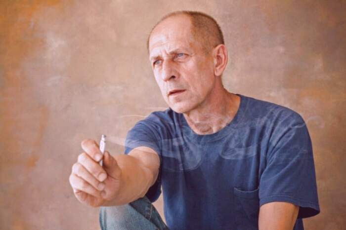 عوارض سیگار روی پوست