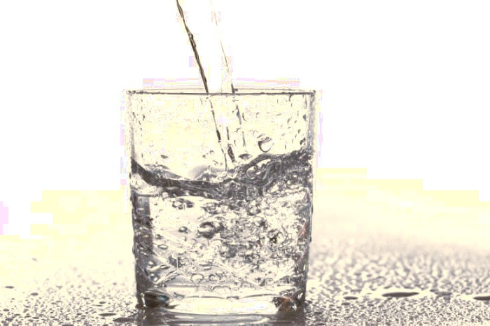 فواید مصرف آب برای پوست  آب برای پوست