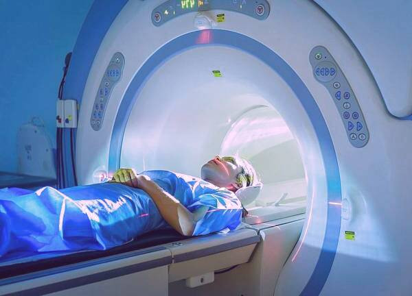 راه های تشخیص تومور مغزی  آزمایشات MRI