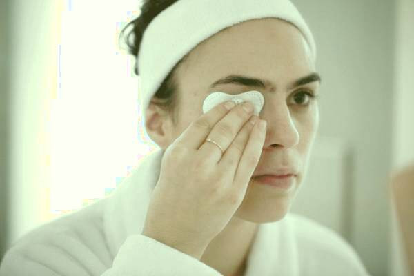 چشمان درشت و زیبا داشتن چشمان درخشان