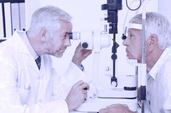متخصص چشم پزشکی