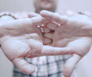 مزایا و خطرات شکستن قولنج: همه چیز درباره این عمل