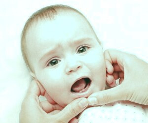 چگونه پوسیدگی دندان در شیرخواران رخ می‌دهد؟ + راهکارها