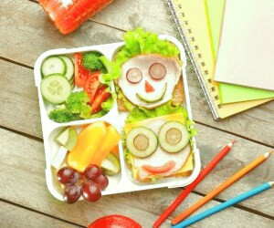 میان وعده سالم و مغذی برای دانش‌آموزان کلاس اول