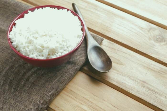 مضرات خوردن برنج خام خوردن برنج نپخته