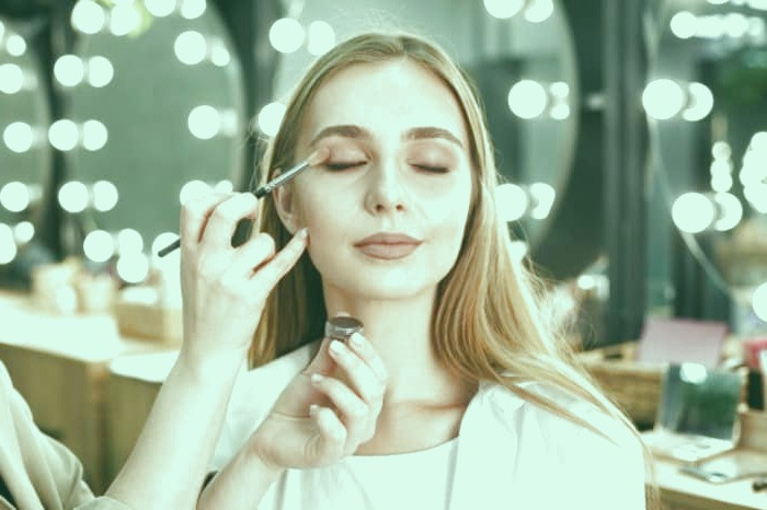 آرایش کردن چه عوارضی برای پوست صورت دارد؟ آرایش کردن