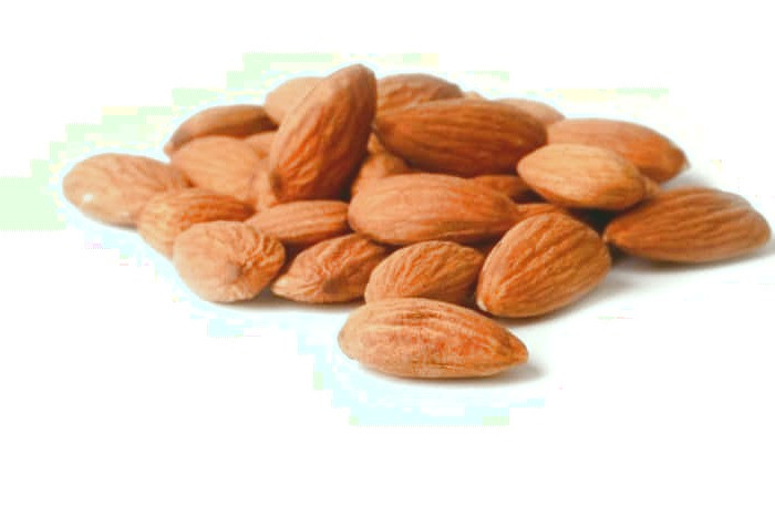 خوردن بادام