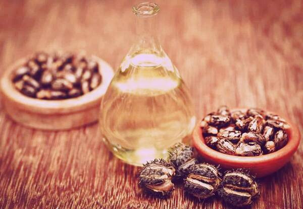 درمان لک قهوه ای روی پوست با روغن کرچک روغن کرچک
