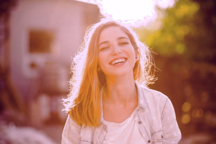مراقبت از مو در برابر نور آفتاب برای جلوگیری از ریزش مو آسیب مو زیر نور آفتاب