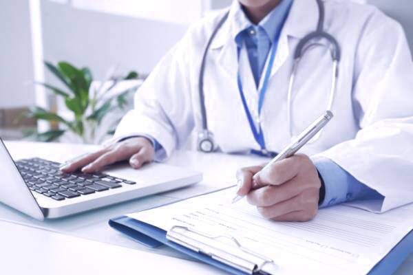 مراجعه به پزشک