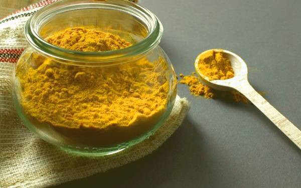 زردچوبه برای خار استخوان