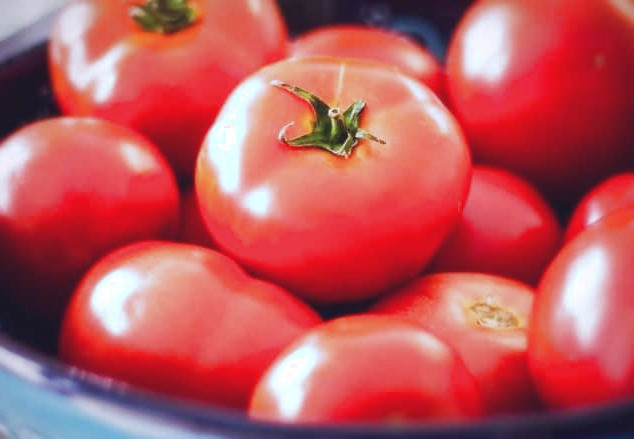 ماسک برای خستگی چهره با استفاده از گوجه ماسک گوجه فرنگی
