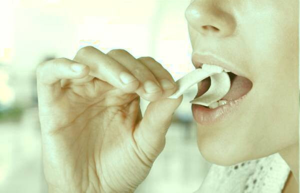 آدامس برای وزوز گوش