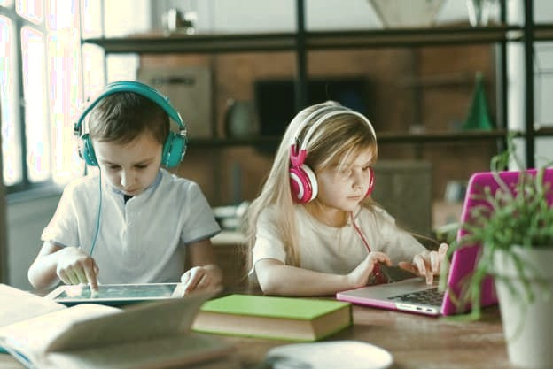 استفاده کودکان از اینترنت