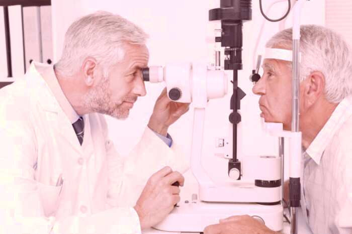 متخصص چشم پزشکی