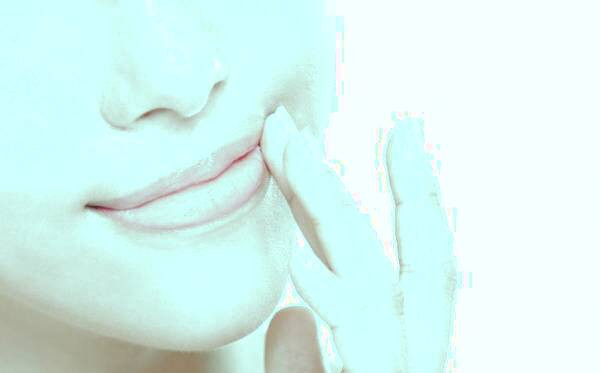 نرم کردن لب با این روش 