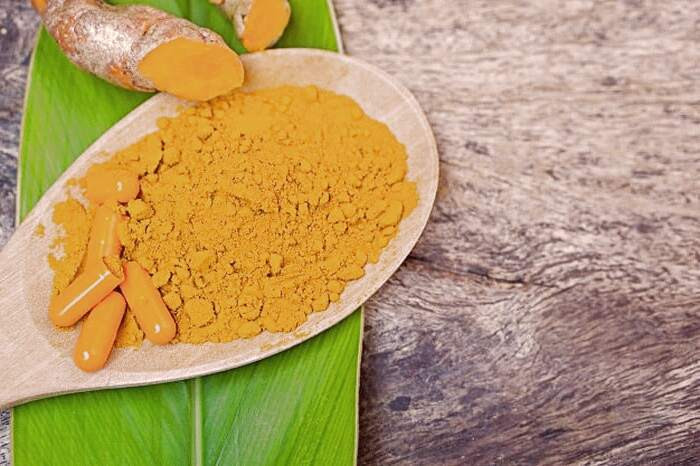 استفاده از زردچوبه برای رفع خط خنده زردچوبه برای رفع خط خنده