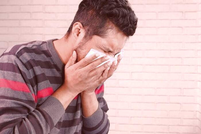 پوشاندن دهان در هنگام سرفه و عطسه هنگام عطسه