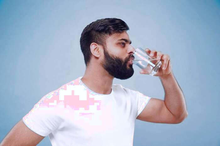 فایده خوردن آب گرم