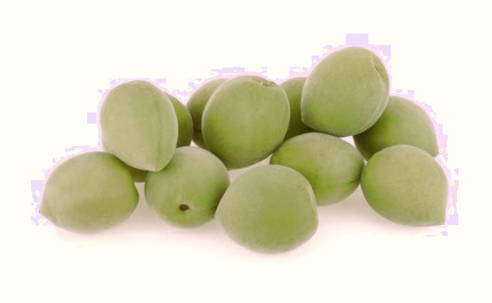 مضرات چغاله بادام
