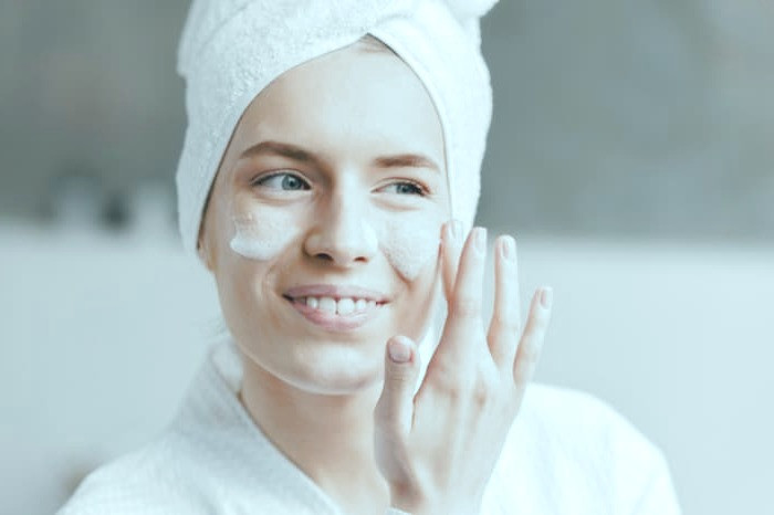 میزان استفاده از کرم دور چشم کرم دور چشم