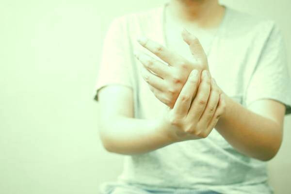 نشانه های کیست دست