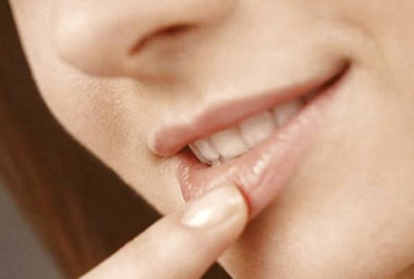 رفع کبودی لب بعد ازبوسه