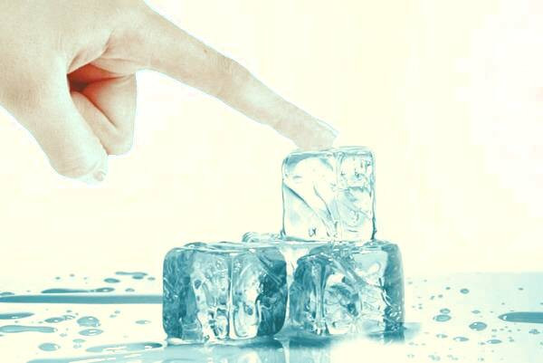 رفع کبودی لب بر اثر مکیدن