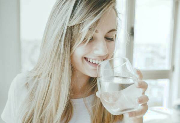 نوشیدن آب کافی