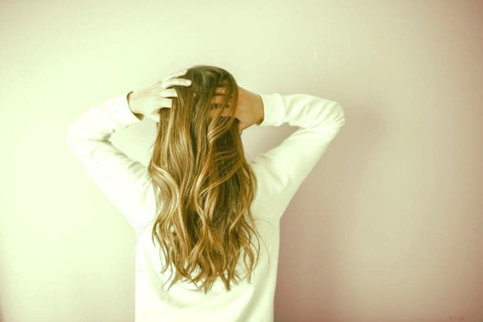 ماساژ دادن موی سر ماساژ سر