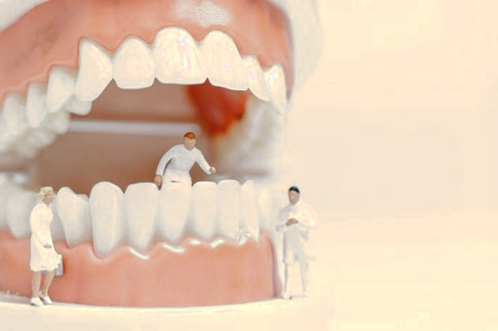 علائم آسیب به فک  ورم فک