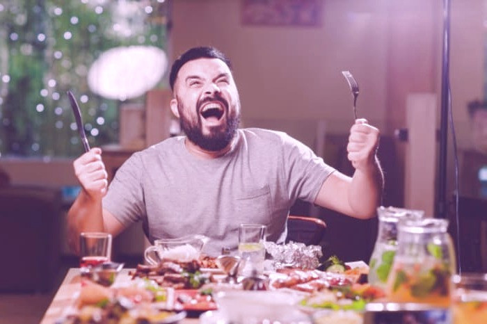 احساس گرسنگی حتی بعد از غذا خوردن به دلیل مصرف زیاد نان گرسنگی
