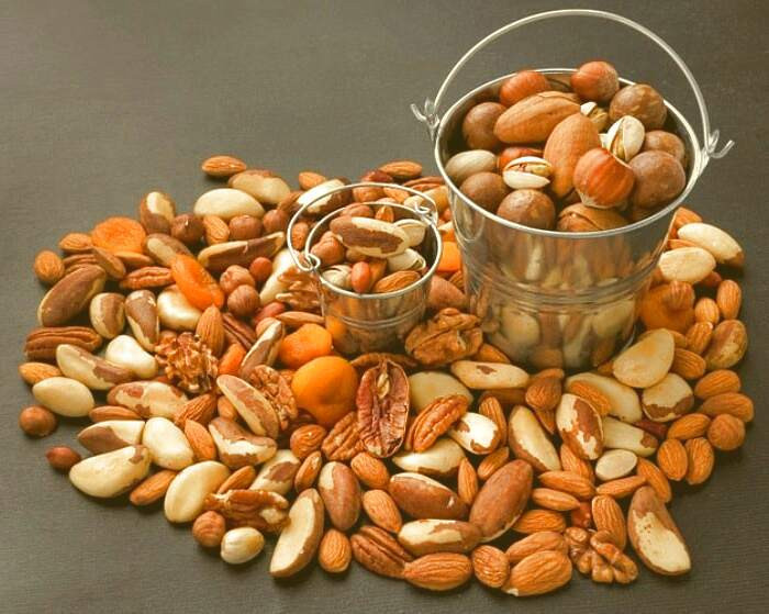میان وعده آجیل در تابستان آجیل در تابستان