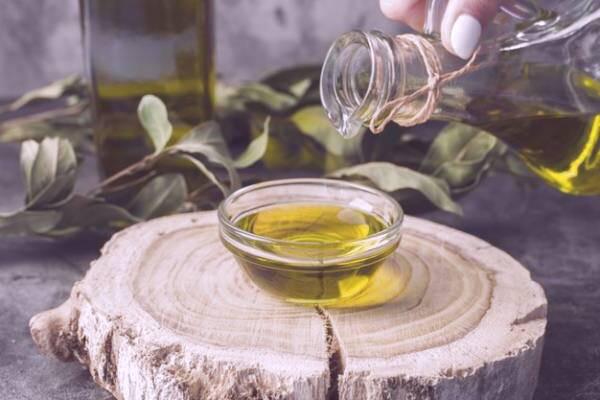 داشتن موهای نرم و لطیف با روغن زیتون روغن زیتون