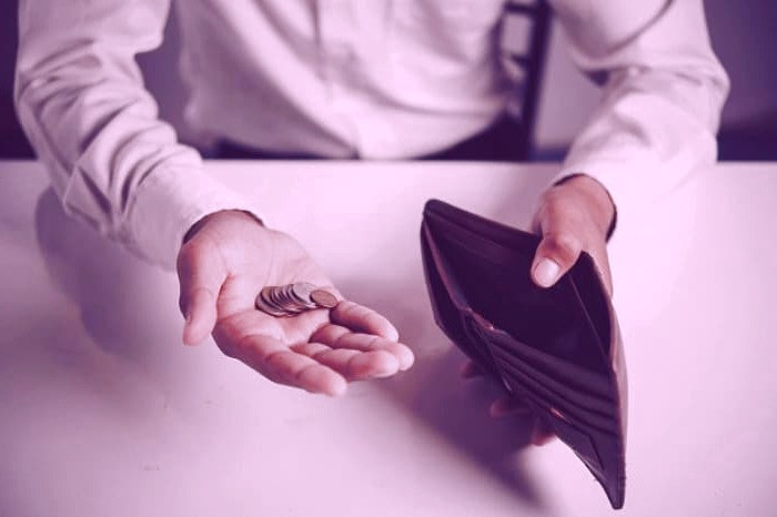 کسب درامد کمتر در افراد چپ دست بی پولی